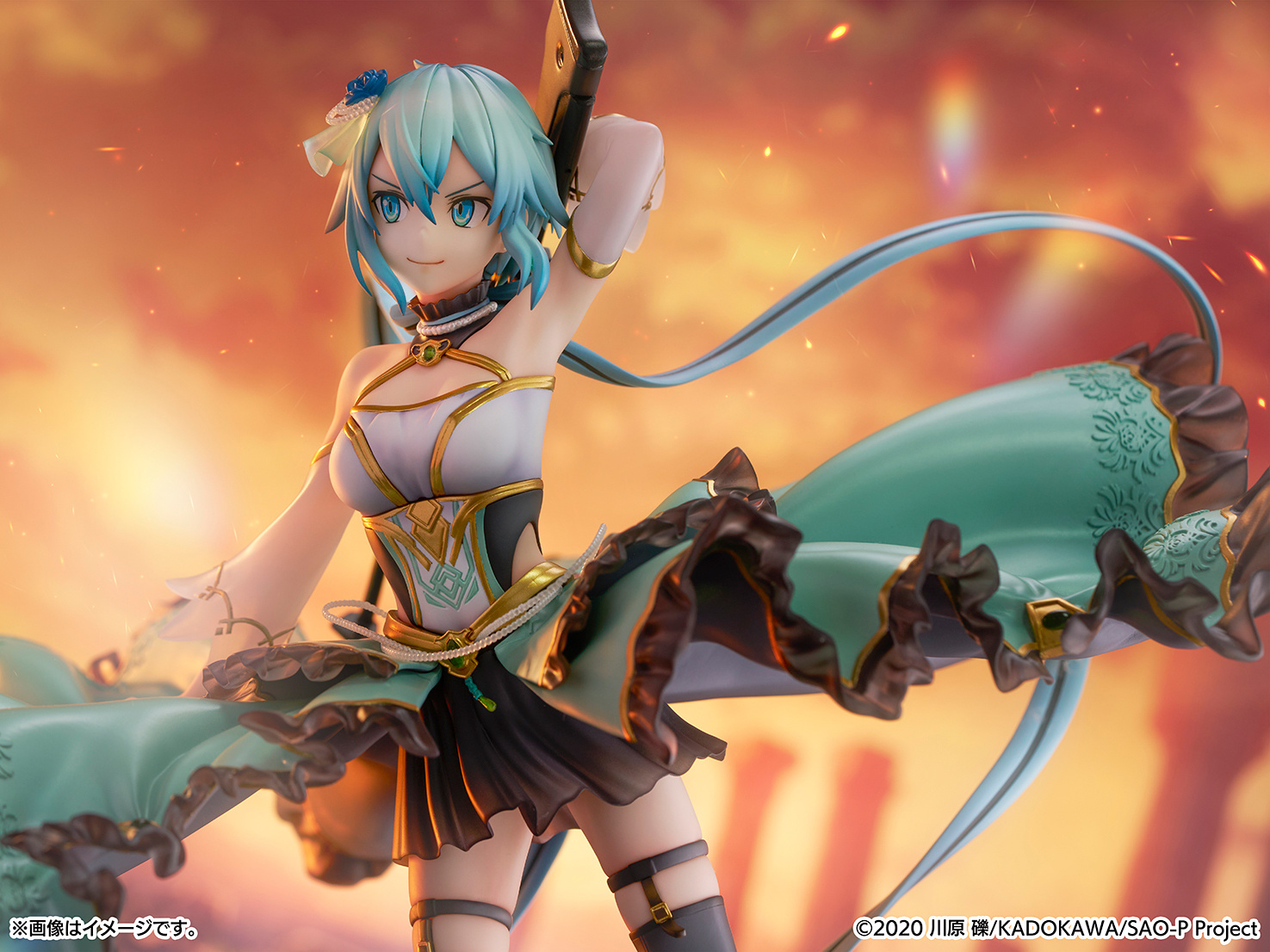 Descubre el apasionante mundo de Figura Sinon Vestido de Cristal Sword Art Online.