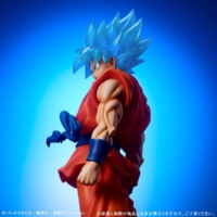 Descubre el apasionante mundo de Figura Gigantic Serie Super Saiyan Dios Son Goku Versión Transparente Edición Limitada.