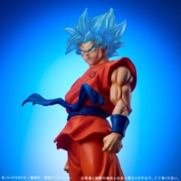 Descubre el apasionante mundo de Figura Gigantic Serie Super Saiyan Dios Son Goku Versión Transparente Edición Limitada.