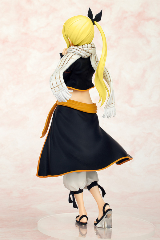 Descubre el apasionante mundo de Figura Lucy Heartfilia Traje de Natsu FAIRY TAIL.