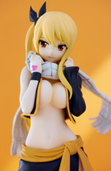 Descubre el apasionante mundo de Figura Lucy Heartfilia Traje de Natsu FAIRY TAIL.