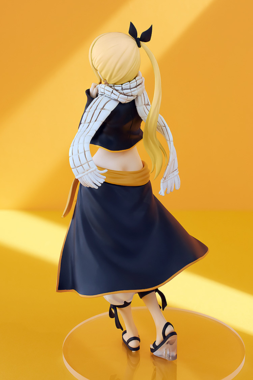 Descubre el apasionante mundo de Figura Lucy Heartfilia Traje de Natsu FAIRY TAIL.