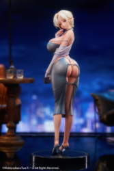 Descubre el apasionante mundo de Figura Mujer Elfa Yurie Versión Color Único Deluxe Edition.