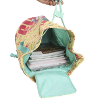 Descubre el apasionante mundo de Mochila petate Bulma Dragon Ball 44 cm.