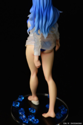 Descubre el apasionante mundo de Figura Juvia Lockser Camisa Mojada Transparente.