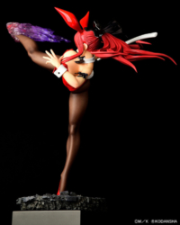 Descubre el apasionante mundo de Figura Erza Scarlet Patada Alta Versión Crimson Rabbit.