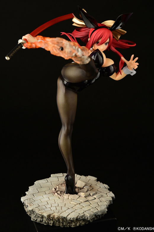 Descubre el apasionante mundo de Figura Erza Scarlet Patada Alta Versión Conejo Negro Fairy Tail.