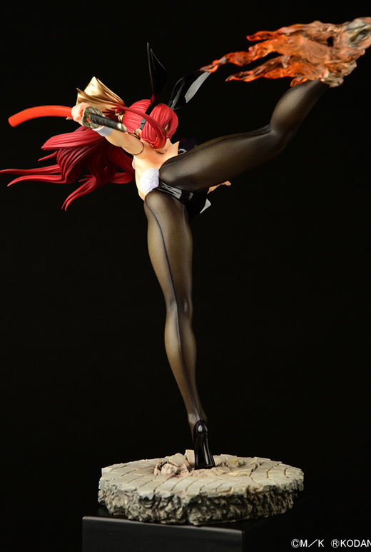 Descubre el apasionante mundo de Figura Erza Scarlet Patada Alta Versión Conejo Negro Fairy Tail.