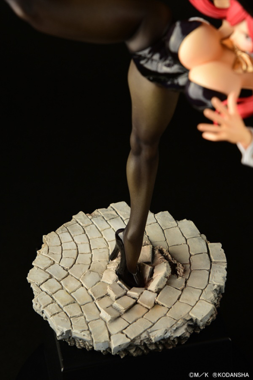 Descubre el apasionante mundo de Figura Erza Scarlet Patada Alta Versión Conejo Negro Fairy Tail.