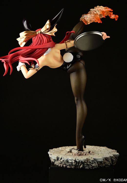 Descubre el apasionante mundo de Figura Erza Scarlet Patada Alta Versión Conejo Negro Fairy Tail.