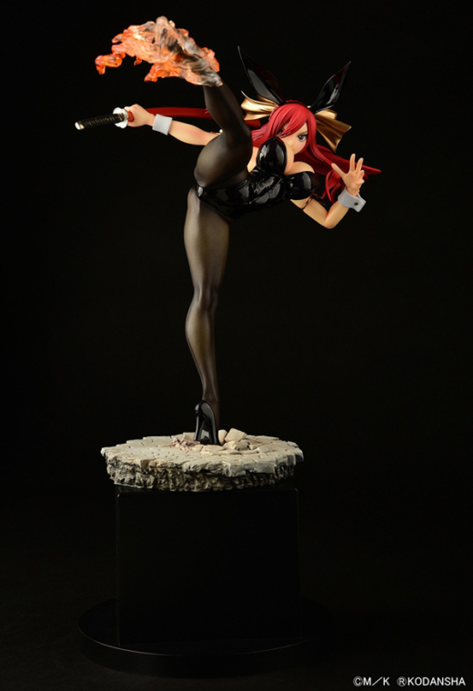 Descubre el apasionante mundo de Figura Erza Scarlet Patada Alta Versión Conejo Negro Fairy Tail.