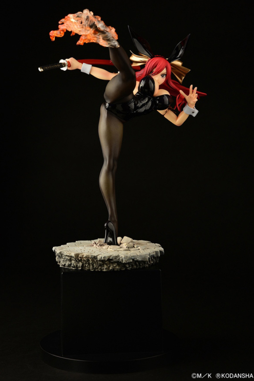 Descubre el apasionante mundo de Figura Erza Scarlet Patada Alta Versión Conejo Negro Fairy Tail.