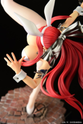 Descubre el apasionante mundo de Figura Erza Scarlet Patada Alta Versión Conejo Blanco.