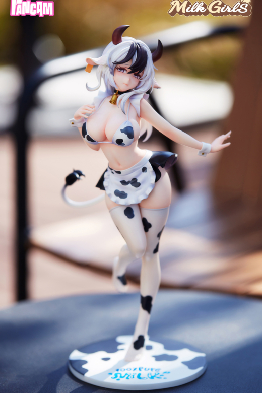 Descubre el apasionante mundo de Figura Chicas Milk Blanco y Negro Original Character.