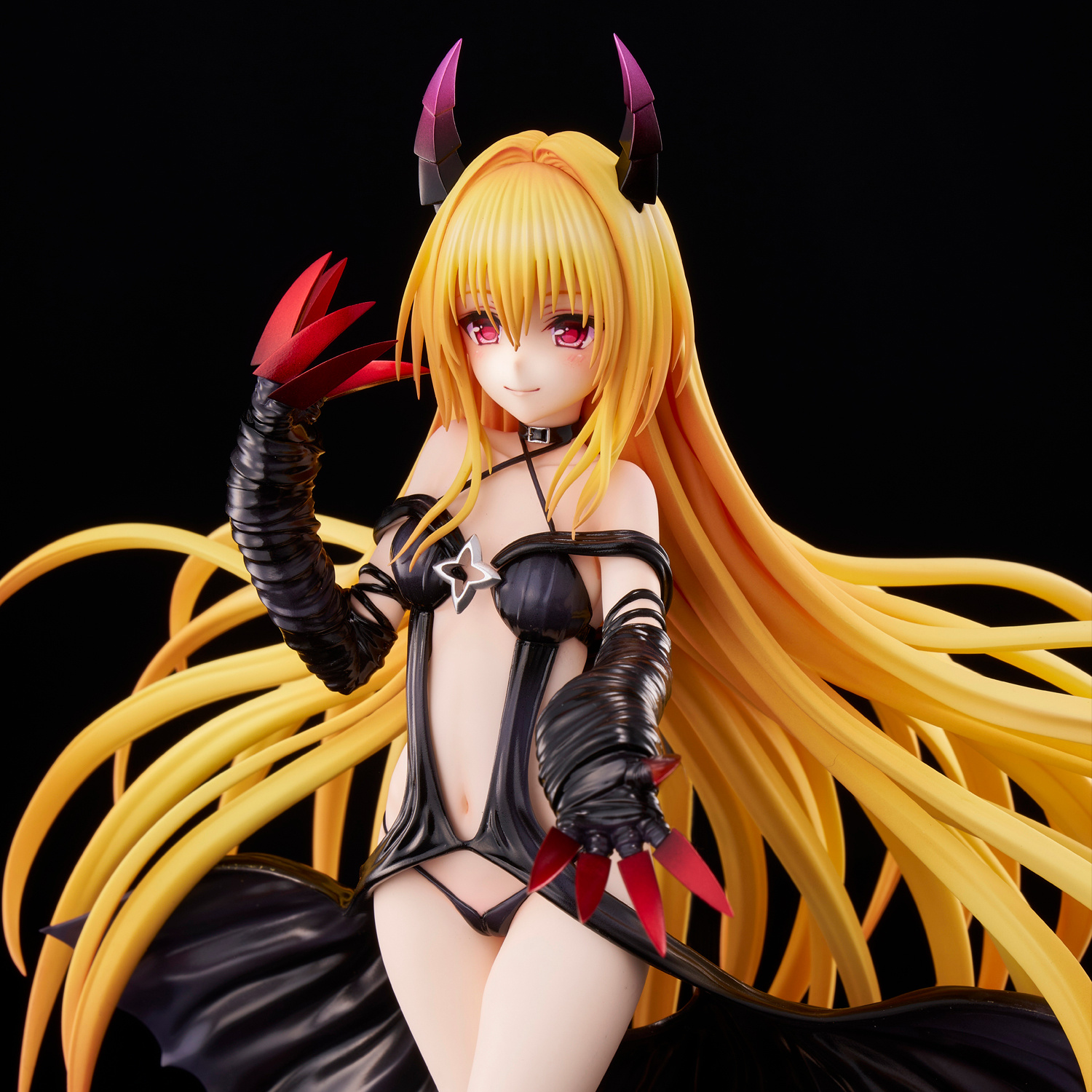 Descubre el apasionante mundo de Figura Golden Darkness Versión Oscura To LOVE-Ru Darkness.