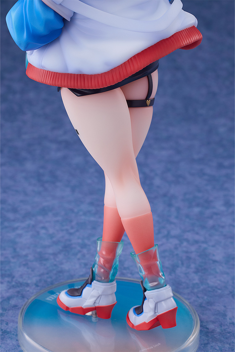 Descubre el apasionante mundo de Figura Rikka Takarada Dreamy Divas Gridman Universe mas peluche.