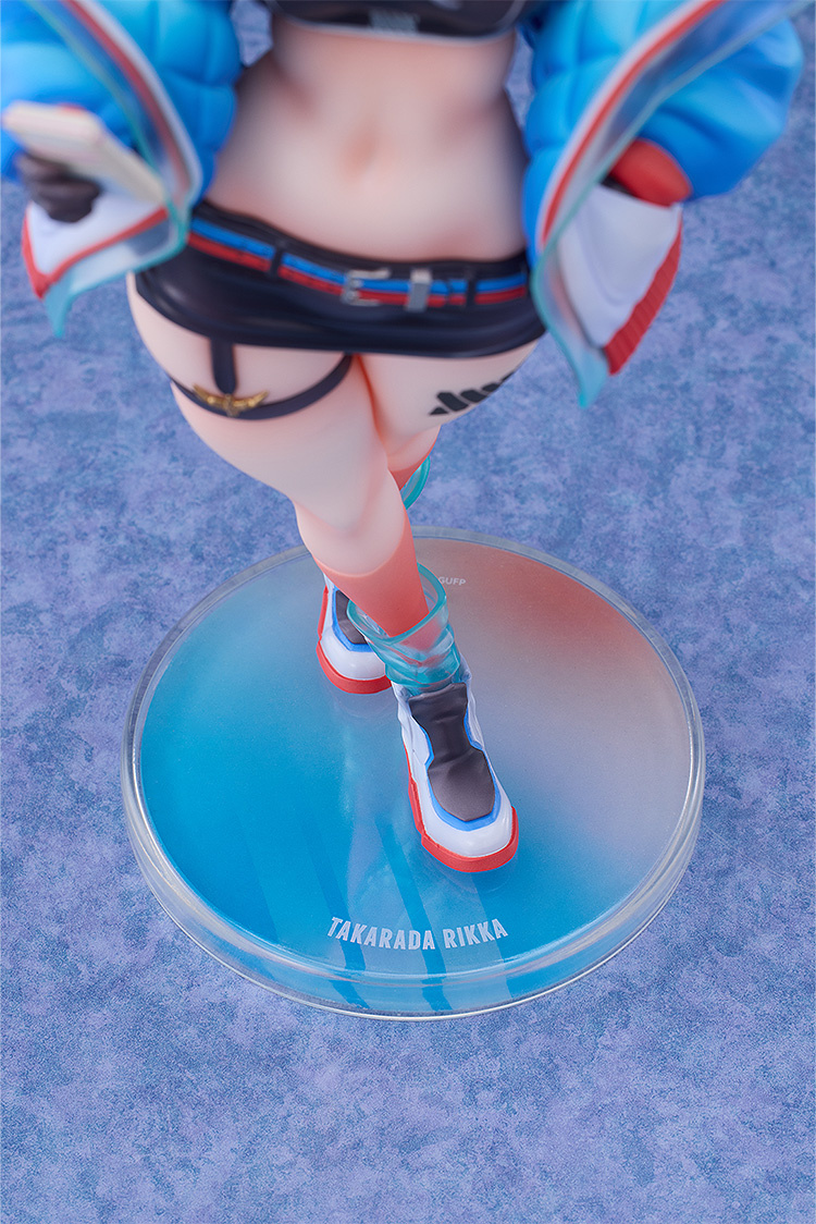 Descubre el apasionante mundo de Figura Rikka Takarada Dreamy Divas Gridman Universe mas peluche.