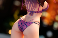 Descubre el apasionante mundo de Figura Preparándose para una Cita Shiso por myabit.