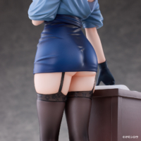 Descubre el apasionante mundo de Figura Art Teacher Rumi Desnudándose Original Character.