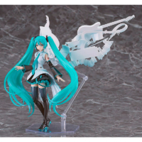 Descubre el apasionante mundo de Figura Hatsune Miku 16º Aniversario 16cm.