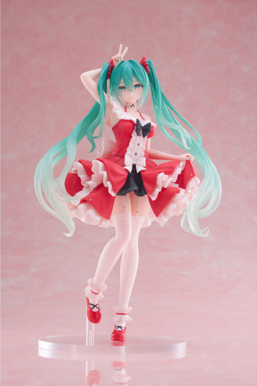 Descubre el apasionante mundo de Figura Hatsune Miku Lolita Fashion 18cm.