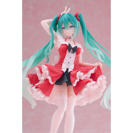 Descubre el apasionante mundo de Figura Hatsune Miku Lolita Fashion 18cm.