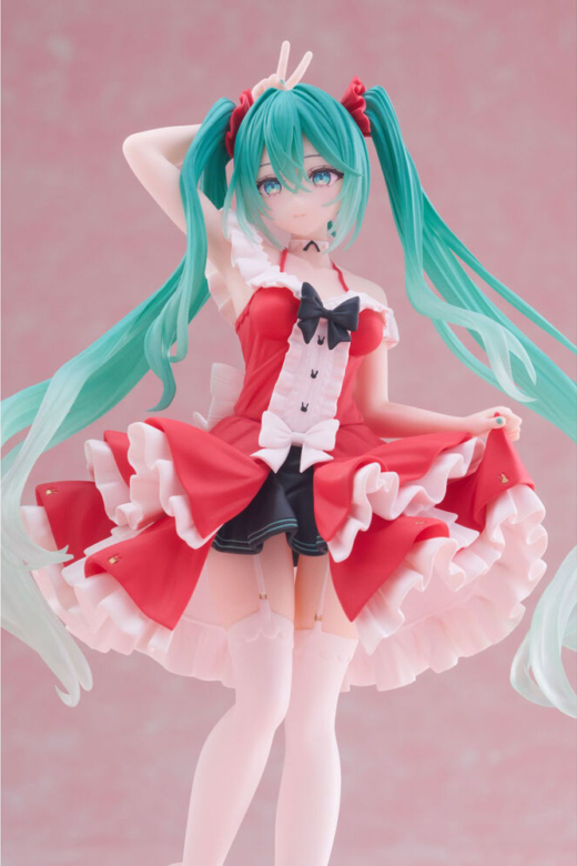 Descubre el apasionante mundo de Figura Hatsune Miku Lolita Fashion 18cm.