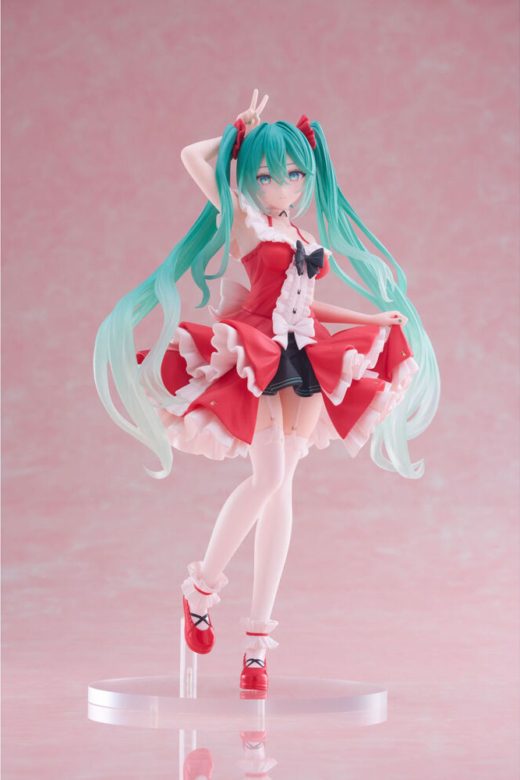 Descubre el apasionante mundo de Figura Hatsune Miku Lolita Fashion 18cm.