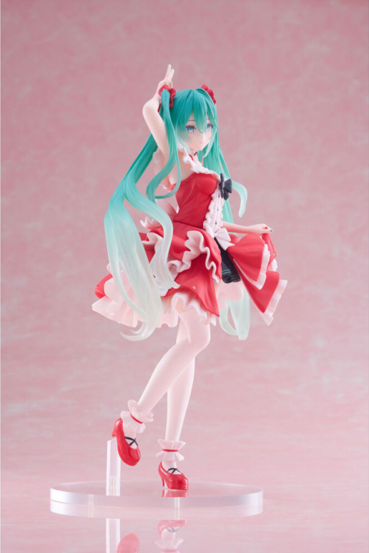 Descubre el apasionante mundo de Figura Hatsune Miku Lolita Fashion 18cm.