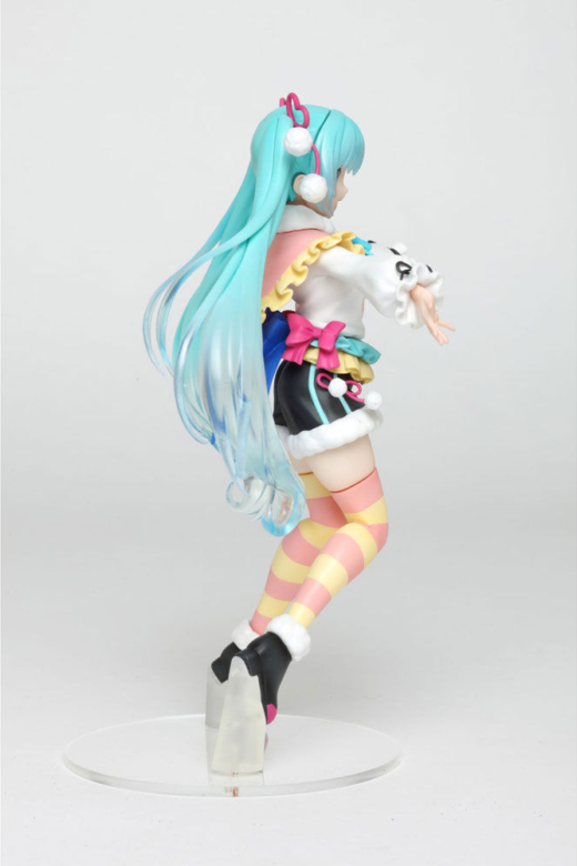 Descubre el apasionante mundo de Figura Winter Hatsune Miku 18cm.