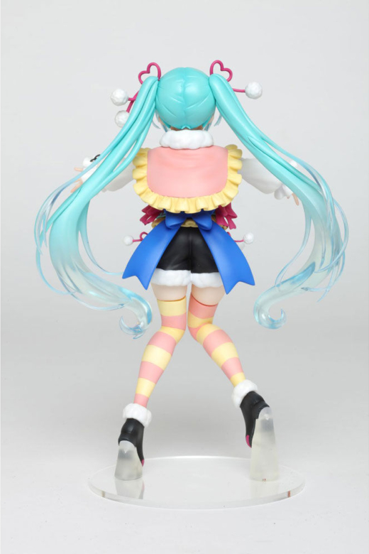 Descubre el apasionante mundo de Figura Winter Hatsune Miku 18cm.