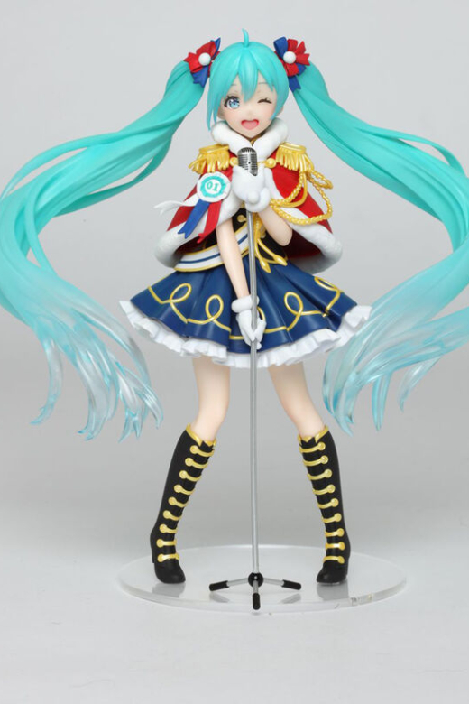 Descubre el apasionante mundo de Figura Hatsune Miku Winter Live 15cm.