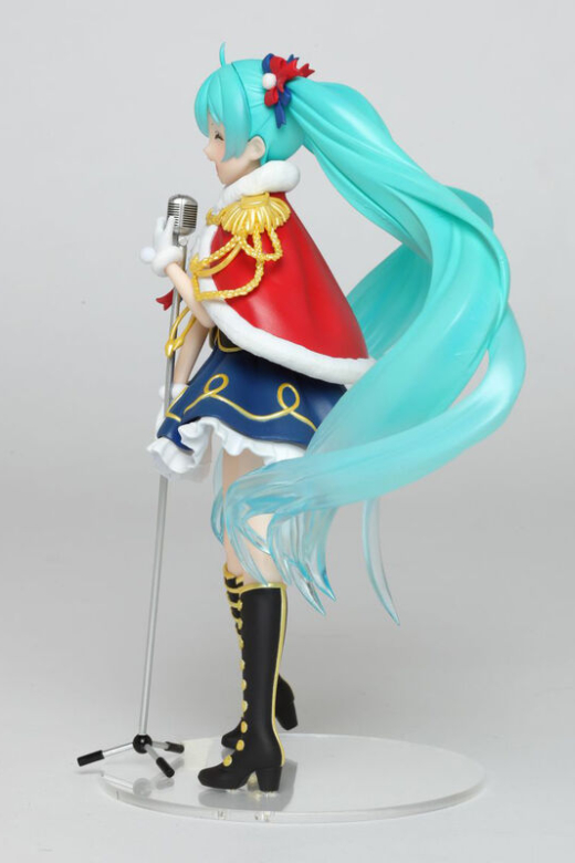 Descubre el apasionante mundo de Figura Hatsune Miku Winter Live 15cm.
