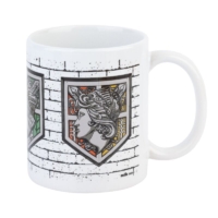 Descubre el apasionante mundo de Taza Emblemas Muros Ataque a los Titanes 350ml.