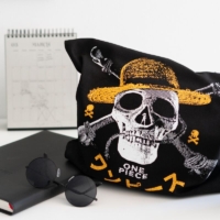 Descubre el apasionante mundo de Bolsa de compra Jolly Roger One Piece.