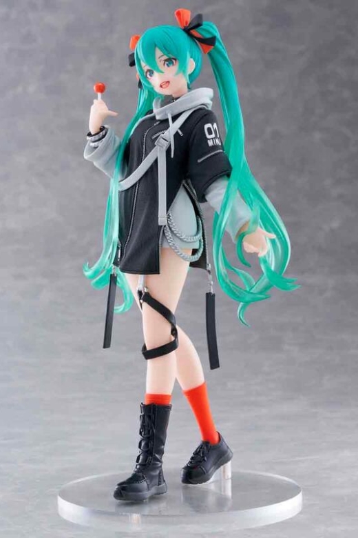 Descubre el apasionante mundo de Figura Hatsune Miku Versión Punk Fashion 18cm.