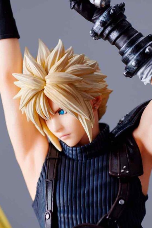 Descubre el apasionante mundo de Figura Cloud Strife Final Fantasy VII Rebirth 30 cm.