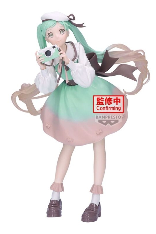 Descubre el apasionante mundo de Figura Hatsune Miku Recuerdos Navideños 20cm.