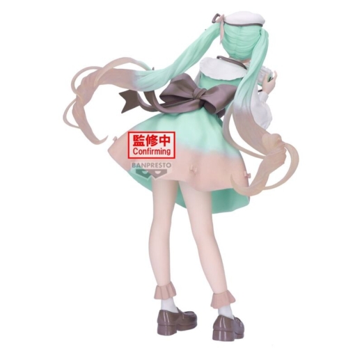 Descubre el apasionante mundo de Figura Hatsune Miku Recuerdos Navideños 20cm.