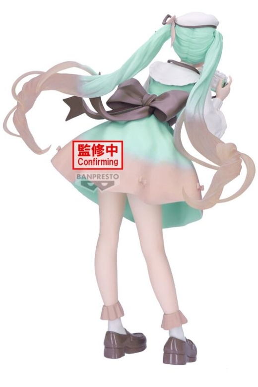 Descubre el apasionante mundo de Figura Hatsune Miku Recuerdos Navideños 20cm.
