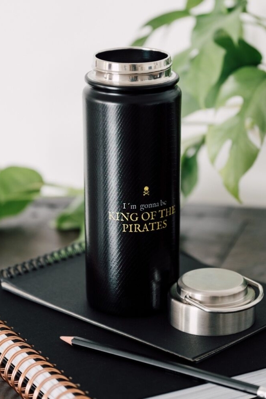 Descubre el apasionante mundo de Botella de acero inoxidable One Piece 500ml.