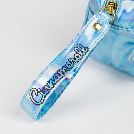 Descubre el apasionante mundo de Neceser de Viaje Cinnamoroll Hello Kitty.