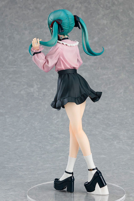 Descubre el apasionante mundo de Figura Pop Up Parade Hatsune Miku The Vampire 24cm.