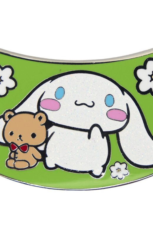 Descubre el apasionante mundo de Caja Sorpresa Pin Esmaltado Hello Kitty y Amigos Loungefly.