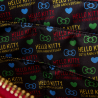 Descubre el apasionante mundo de Bolso y monedero 50 aniversario Hello Kitty Loungefly.