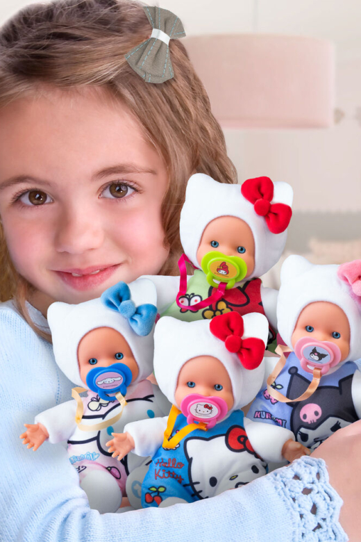 Descubre el apasionante mundo de Muñeco Nenuco Hello Kitty 15cm Surtido.