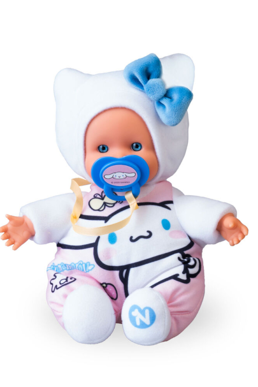 Descubre el apasionante mundo de Muñeco Nenuco Hello Kitty 15cm Surtido.