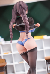 Descubre el apasionante mundo de Figura Chica con Gafas que No Quiere Hacer Educación Física.