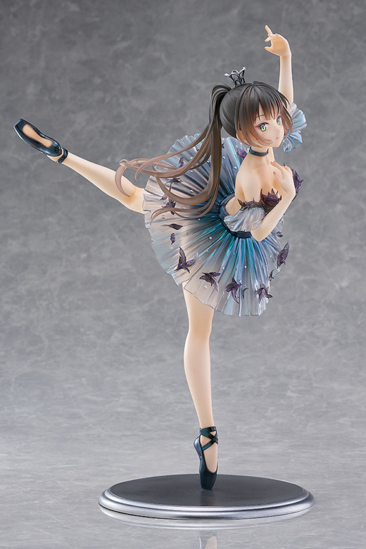 Descubre el apasionante mundo de Figura Romance Avian Chica Cisne Negro Original Character.