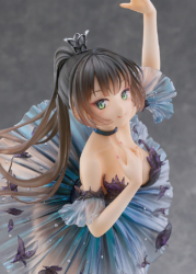 Descubre el apasionante mundo de Figura Romance Avian Chica Cisne Negro Original Character.